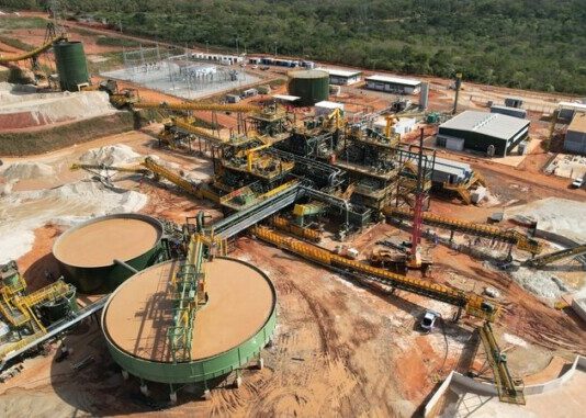 Sigma Lithium retoma produção de lítio no Vale do Jequitinhonha e anuncia R$ 600 milhões em investimentos Vista aérea da Planta Industrial Greentech da Sigma Lithium, em Araçuaí e Itinga (MG)