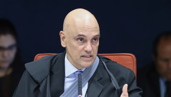 Bolsonaro pode ser preso se usar rede social de outras pessoas, diz ministro